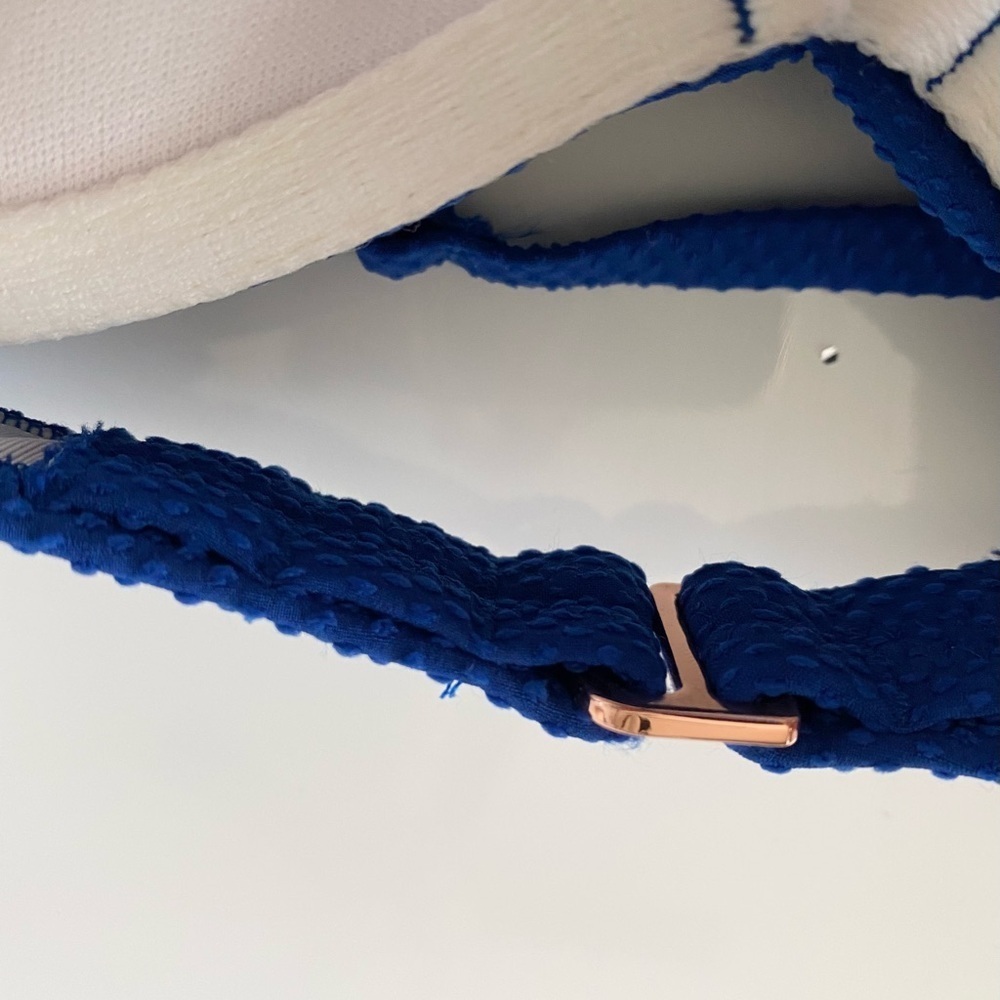NWT Women's Blue Twist-Front Bikini top - Picture 10 of 11